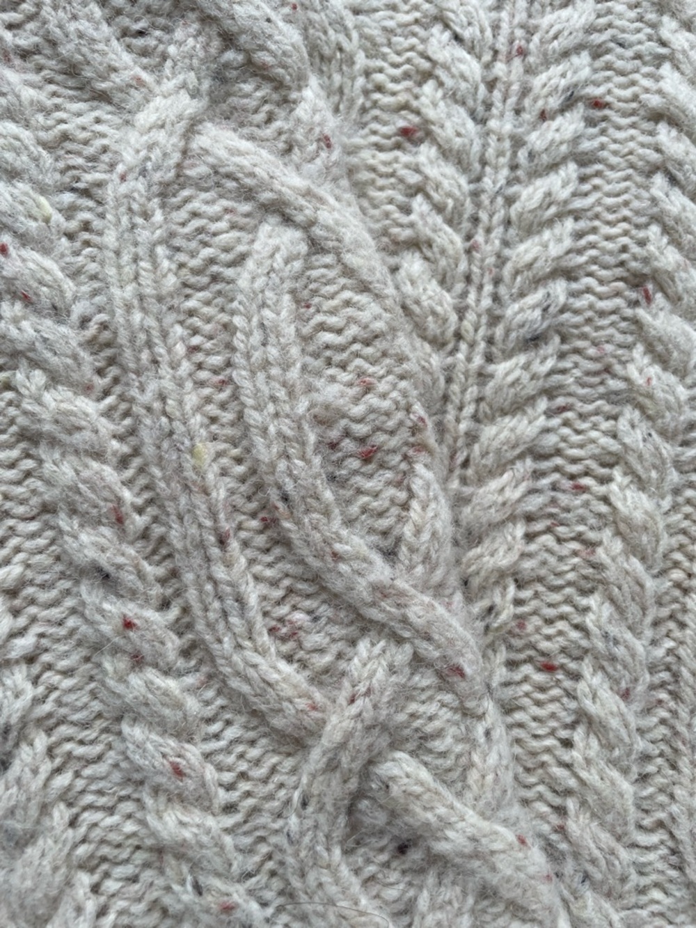 H & M Cable Knit,  light weight, wool blend (80%) 
 Sweater size S oatmeal - Picture 4 of 4